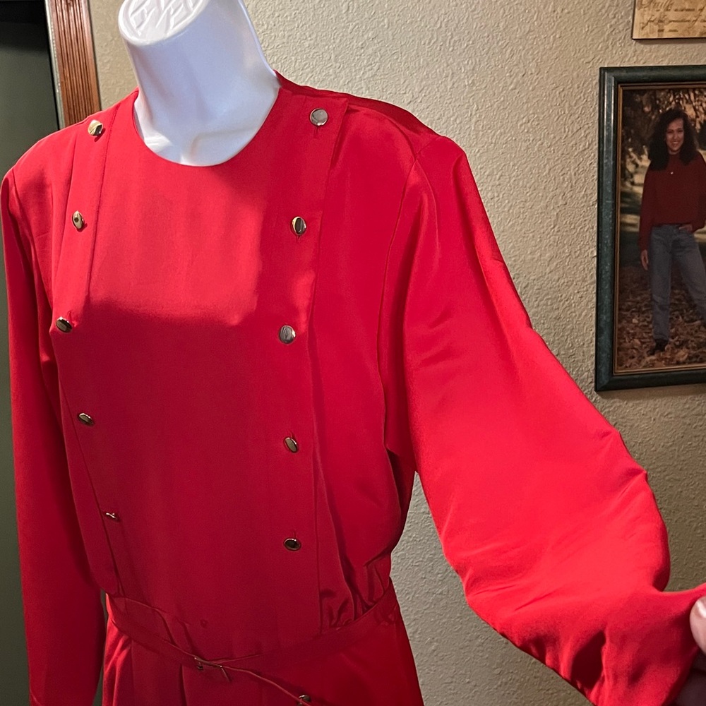 EUC VTG Stunning Liz Claiborne Red Long Sleeve Dress w/Gold Button Accents Sz 10 - Picture 6 of 12